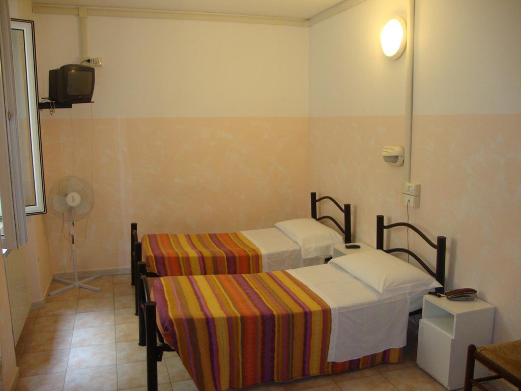 Albergo Gino Ancona Cameră foto
